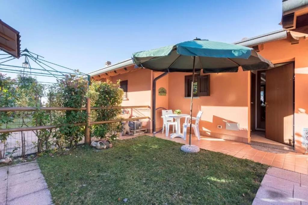 Casa Vacanze Rosalba Ferrara di Monte Baldo Exterior photo