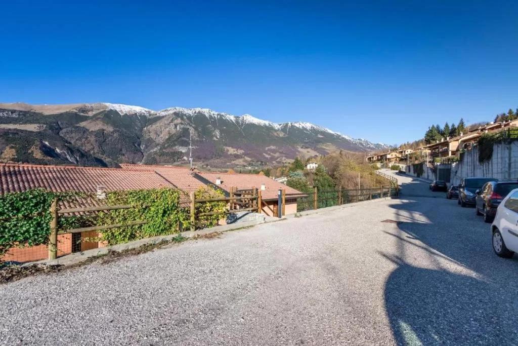 Casa Vacanze Rosalba Ferrara di Monte Baldo Exterior photo
