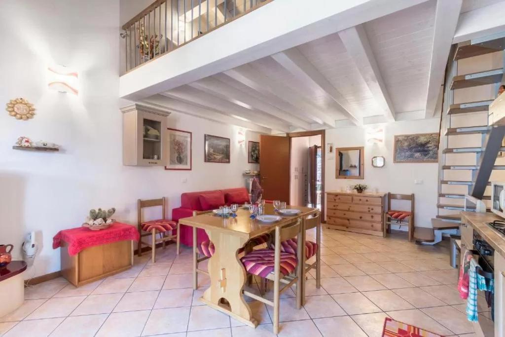 Casa Vacanze Rosalba Ferrara di Monte Baldo Exterior photo